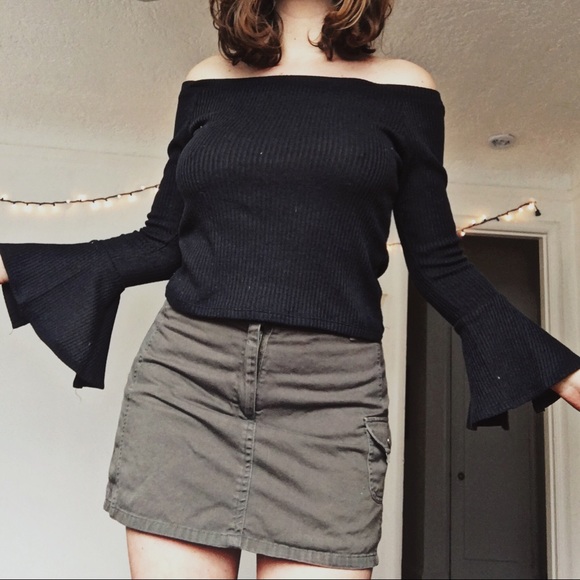 Tops - Off The Shoulder Bell Sleeved Crop Top
